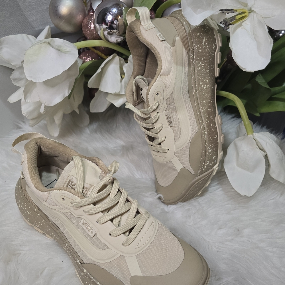 Vans MTE Crosspath cream Women's Shoe size8 Brand new